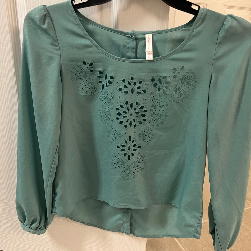 Blouses - Picture 6 of 6